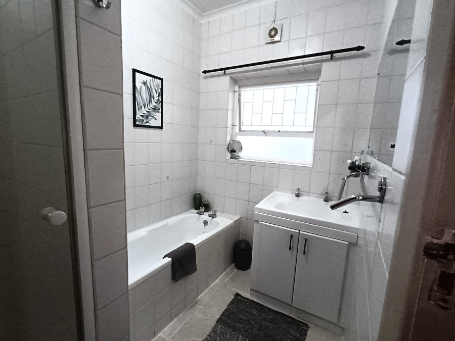 To Let 4 Bedroom Property for Rent in Avondale Western Cape